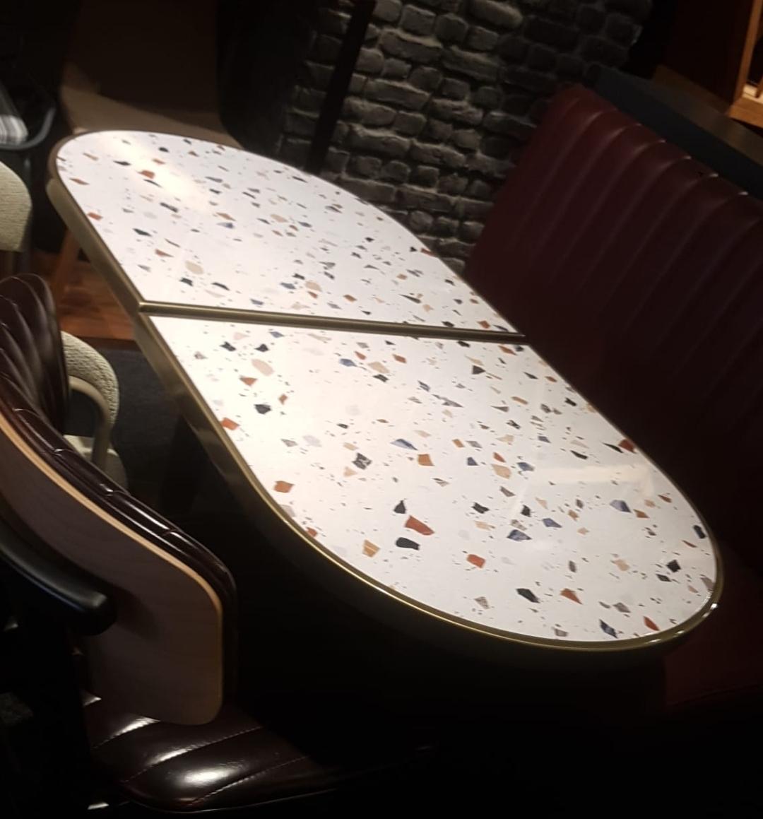 Terrazzo Oval Restaurant Masası
